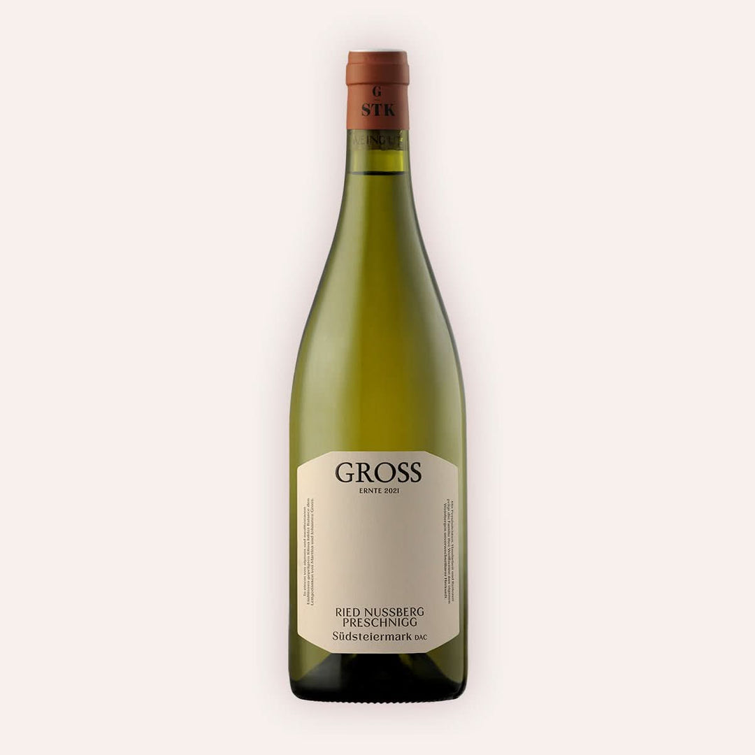 Eine 750 ml Flasche Morillon Ried Nussberg Preschnigg GSTK 2021 vom Winzer Gross aus der Region Steiermark in Österreich.