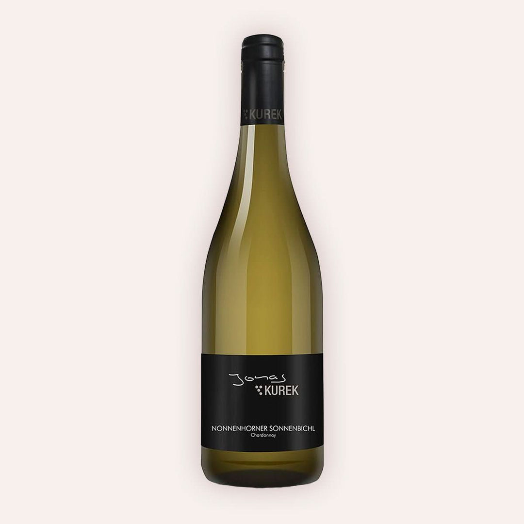 Eine 750 ml Flasche Chardonnay Nonnenhorner Sonnenbichl 2022vom Winzer Kurek aus der Nonnenhorn am Bodensee in Deutschland.