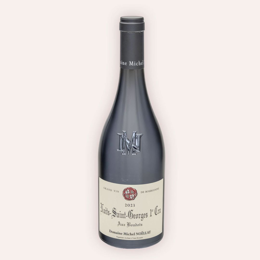 Eine 750 ml Flasche Nuits-Saint-Georges "Aux Boudots" Premier Cru 2023vom Winzer Domaine Michel Noëllat aus der Côte de Nuits in Frankreich.