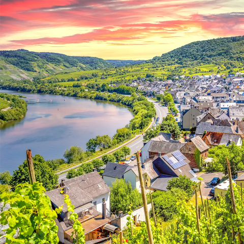 Die Deutsche Weinstraße in der Pfalz am Abend
