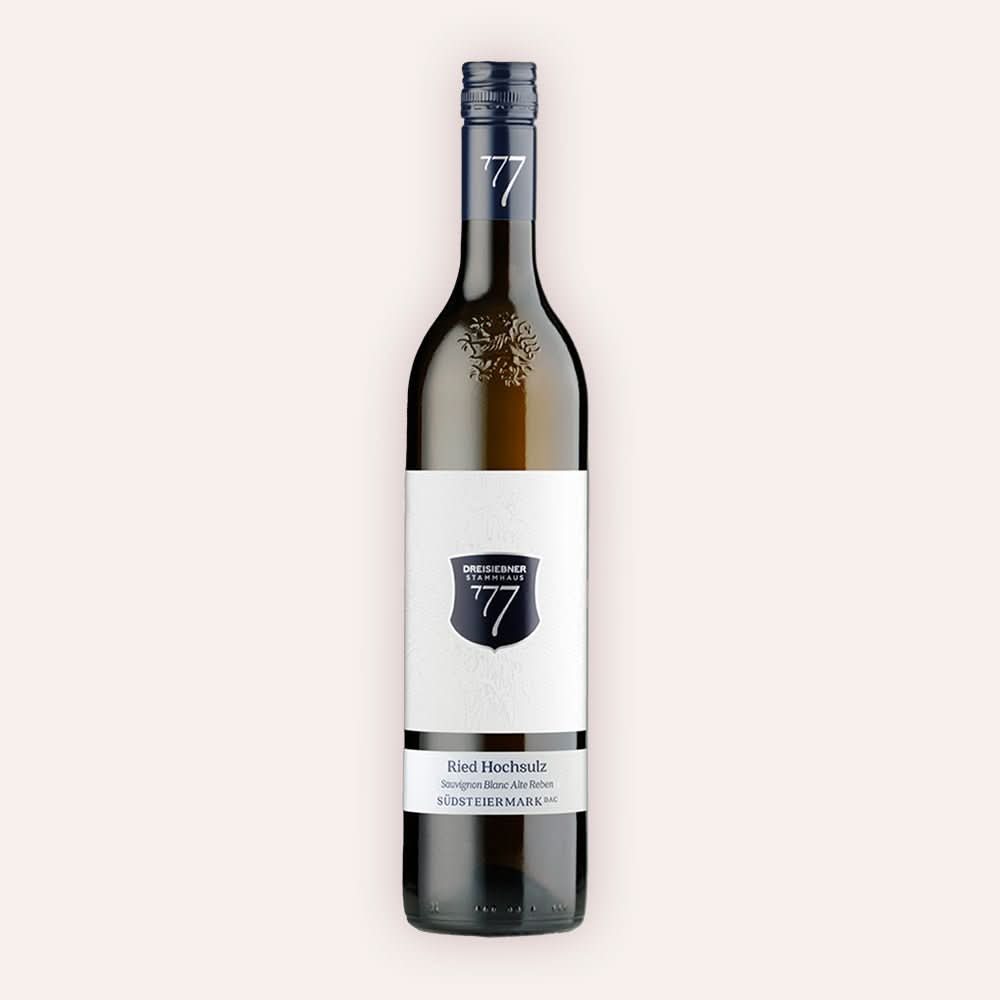 Weinflasche Dreisiebner Stammhaus Sauvignon Blanc Alte Reben Ried Hochsulz 2019 – dunkle Glasflasche mit blauer Schraubkapsel und 777-Logo, weißes Etikett mit dunkelblauem Wappenschild, Bandetikett mit Aufschrift Ried Hochsulz Sauvignon Blanc Alte Reben Südsteiermark DAC