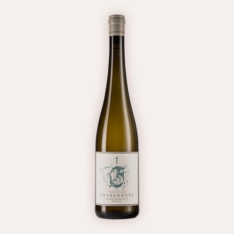 Eine 750 ml Flasche Grüner Veltliner Grabenwerk 2024vom Winzer Grabenwerkstatt aus der Wachau in Österreich.