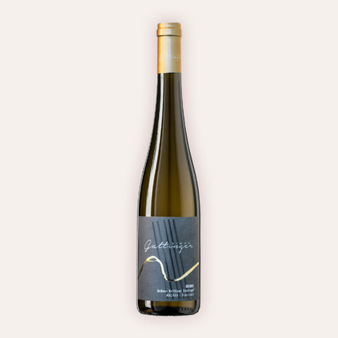 Eine 750 ml Flasche Grüner Veltliner NOMIS Smaragd 2024  vom Winzer Simon Gattinger aus der Region Niederösterreich in Österreich.