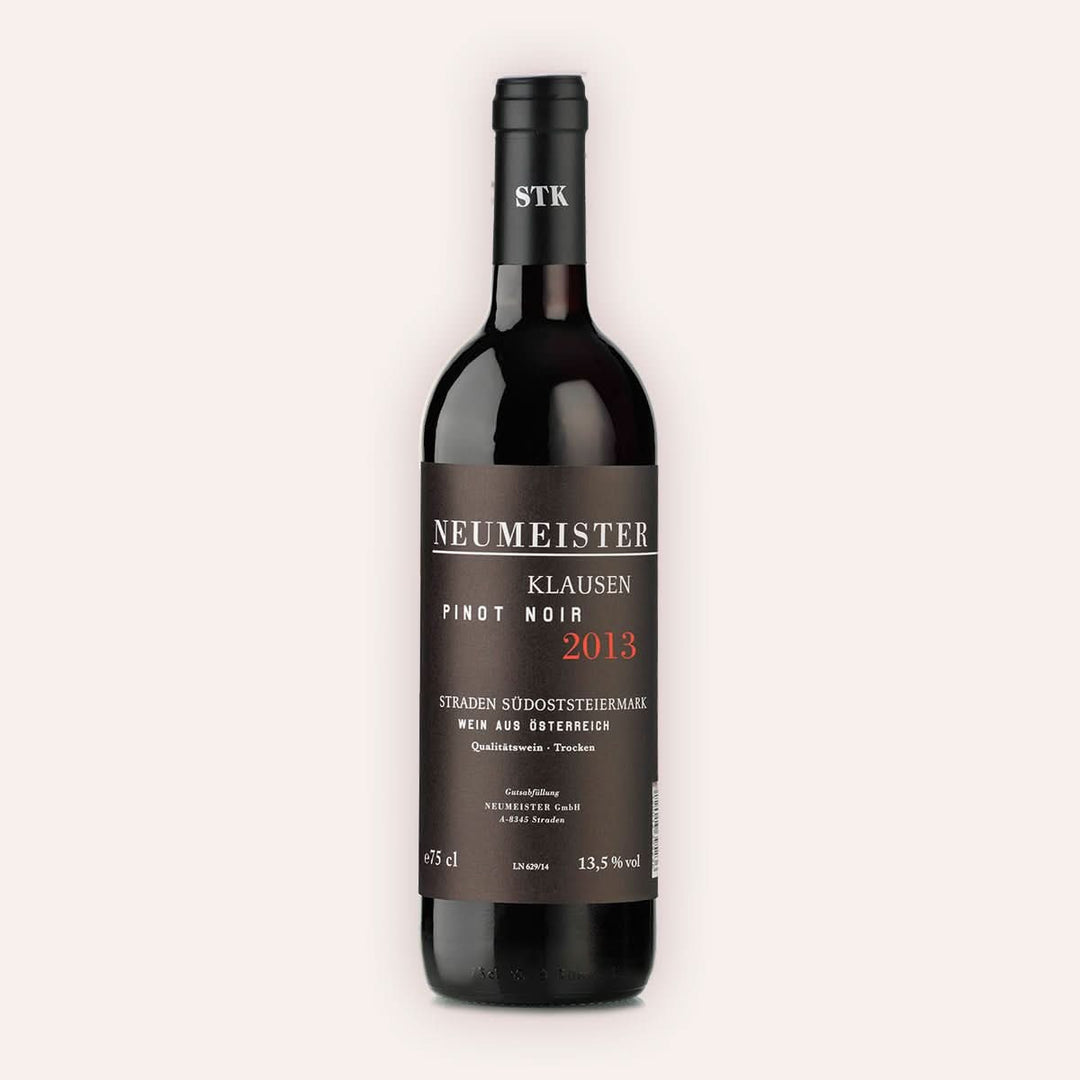 Eine 750 ml Flasche Pinot Noir Steiermark 2013vom Winzer Neumeister aus der Vulkanland Steiermark in Österreich.