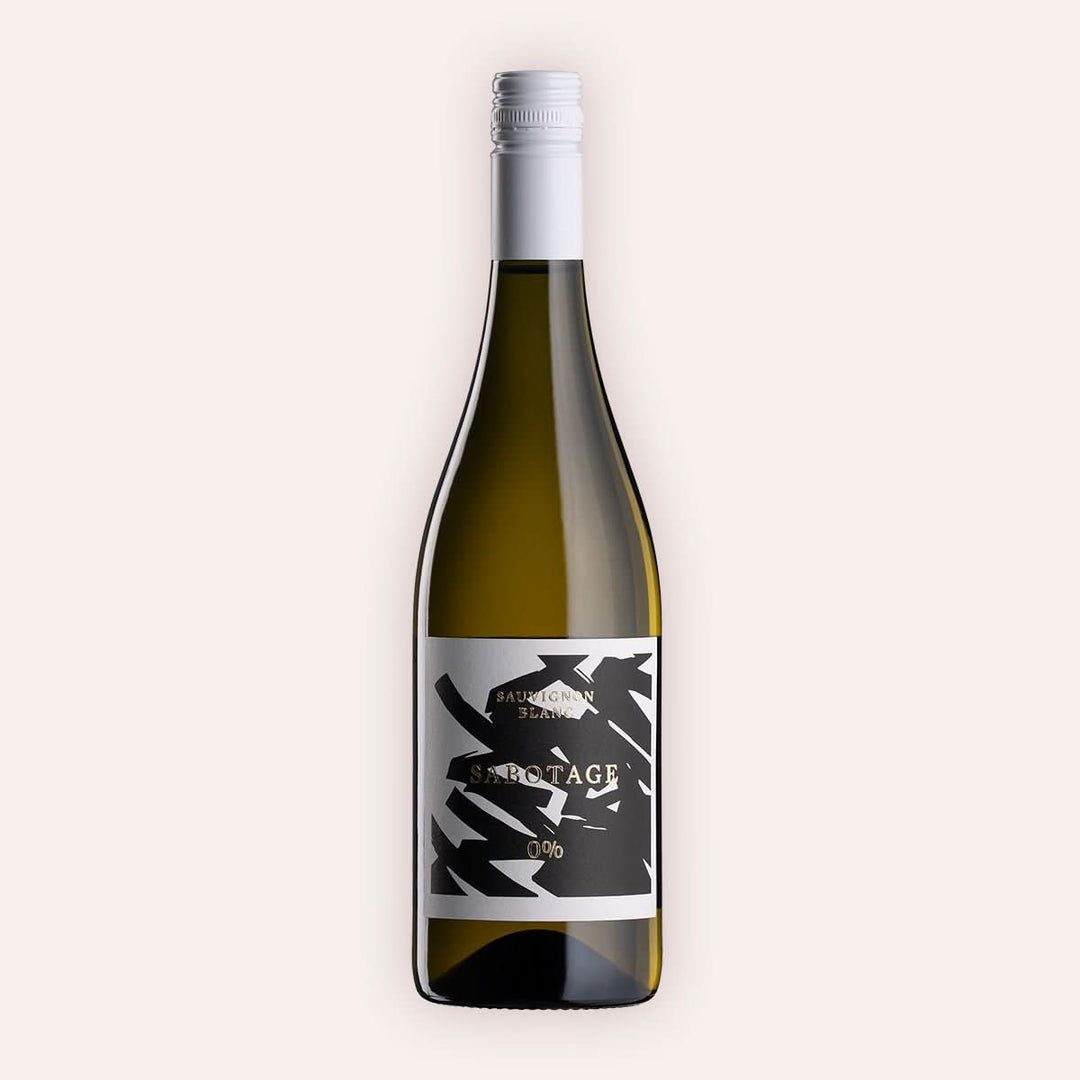 Eine 720 ml Flasche Sauvignon Blanc "Sabotage" 0% vom Winzer KTCN aus der Steirerland in Österreich.