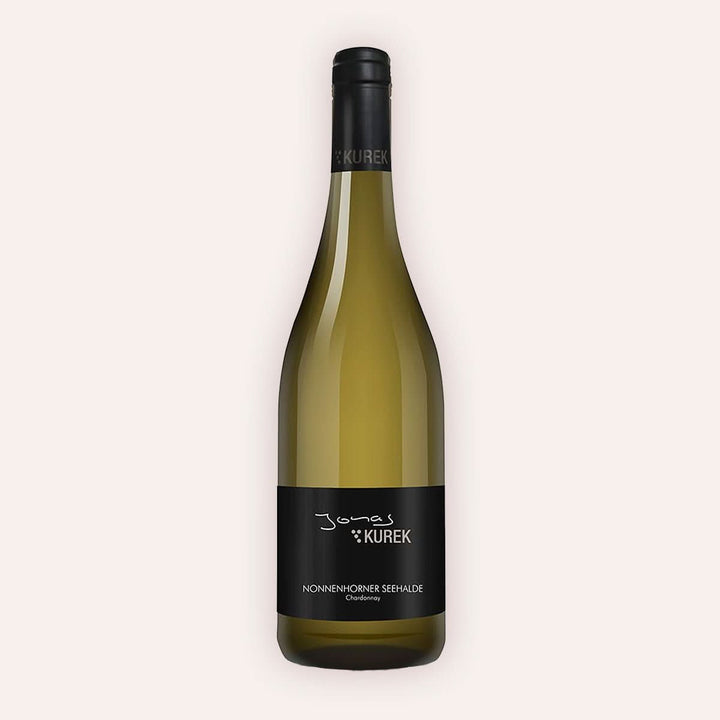 Eine 750 ml Flasche Chardonnay Nonnenhorner Seehalde 2023vom Winzer Kurek aus der Nonnenhorn am Bodensee in Deutschland.