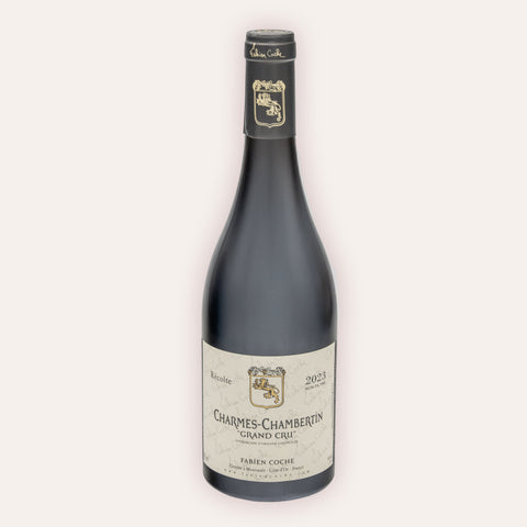 Eine 750 ml Flasche Charmes-Chambertin Grand Cru 2023vom Winzer Domaine Fabien Coche aus der Côte de Beaune in Frankreich.