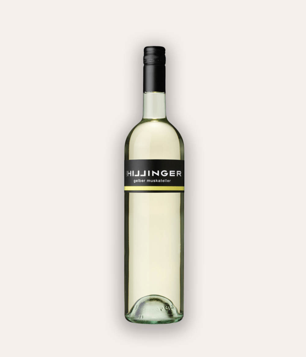 Weinflasche Hillinger Gelber Muskateller 2022 – klare Glasflasche mit schwarzer Schraubkapsel, schwarzes Etikett mit weißer HILLINGER-Schrift und gelbem Gelber Muskateller-Schriftzug