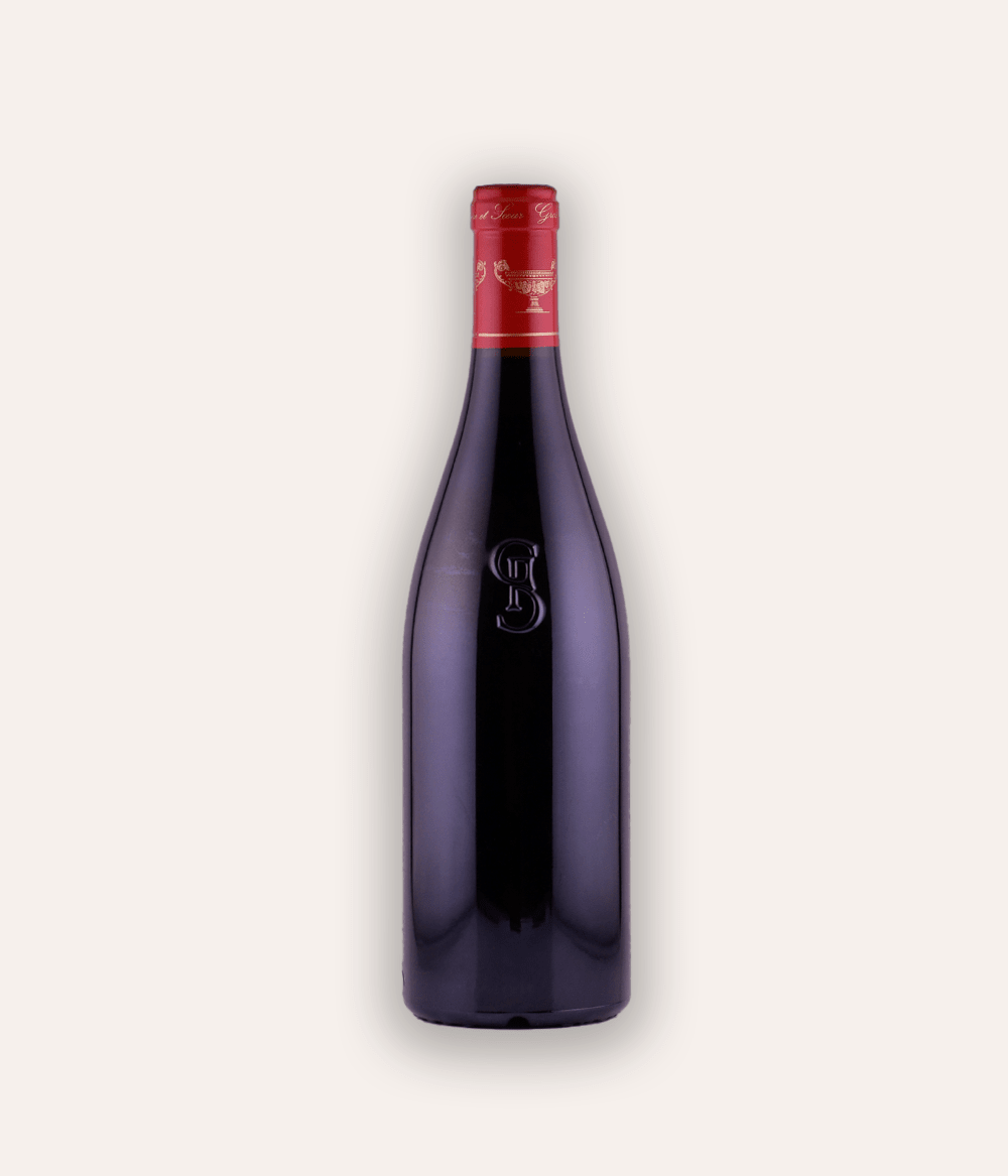 Weinflasche Domaine Gros Frère et Soeur – Chemin des Moines de Vergy Rouge 2021 – Burgunder-Flasche mit lavendelfarbener Kapsel, goldenes Pokal-Emblem, Domaine Gros Frère et Soeur