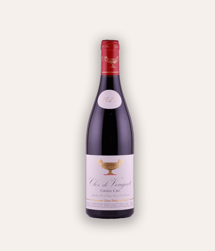 Weinflasche Domaine Gros Frère et Soeur – Clos de Vougeot Grand Cru 2021 – Burgunder-Flasche mit lavendelfarbener Kapsel, goldenes Pokal-Emblem, Domaine Gros Frère et Soeur