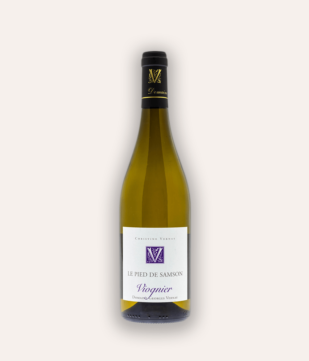 Weinflasche Domaine Georges Vernay – Viognier "Le Pied de Samson" 2022 – olivgrüne Rhône-Flasche mit schwarzer Kapsel und goldenem V-Emblem, weißes Etikett mit blau-goldenem V-Logo
