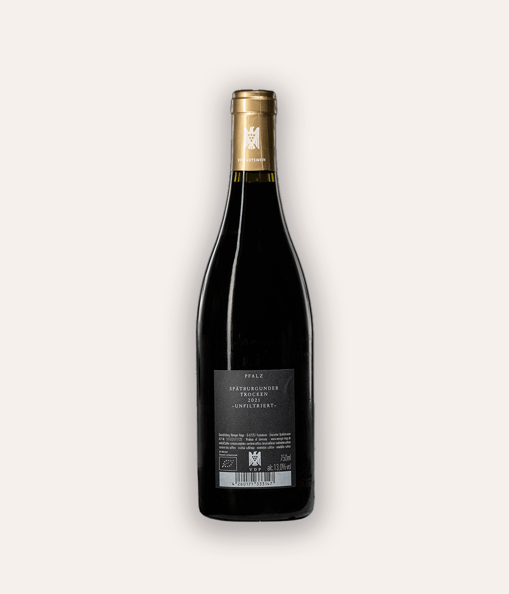 Rückseite der Weinflasche Rings – Spätburgunder Pfalz VDP.Gutswein 2021 – Pfalz-Flasche mit goldener VDP-Schraubkapsel, dunkles Rücketikett mit Pfalz und Weinsorte, Bio-zertifiziert