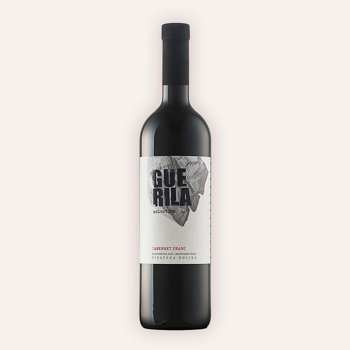 Eine 750 ml Flasche Cabernet Franc Selection 2022 Biovom Winzer Guerila aus der Brda-Tal in Slowenien.