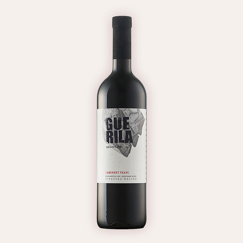 Eine 750 ml Flasche Cabernet Franc Selection 2022 Biovom Winzer Guerila aus der Brda-Tal in Slowenien.