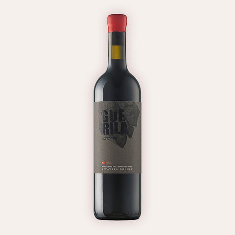 Eine 750 ml Flasche Barbera "Amphora Red" 2020 Biovom Winzer Guerila aus der Brda-Tal in Slowenien.