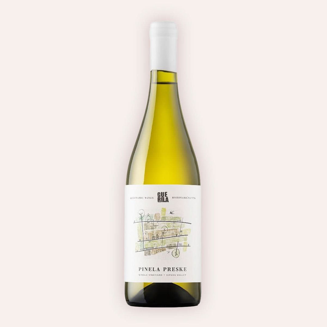Eine 750 ml Flasche Pinela Preske 2024 Biovom Winzer Guerila aus der Brda-Tal in Slowenien.