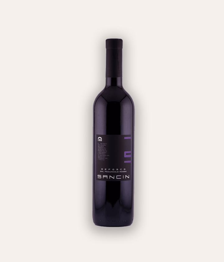 Weinflasche Sancin – IGT Refosco 2021 – dunkle Flasche mit schwarzer Kapsel, dunkles Etikett mit SANCIN Aufschrift