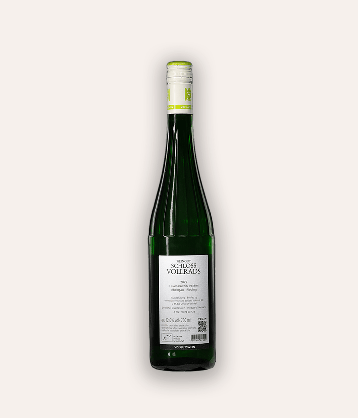 Rückseite der Weinflasche Schloss Vollrads – Riesling Rheingau VDP.Gutswein 2022 – grüne Rheingau-Flasche mit gelber Schraubkapsel, weißes Etikett mit Schloss Vollrads und Weinname