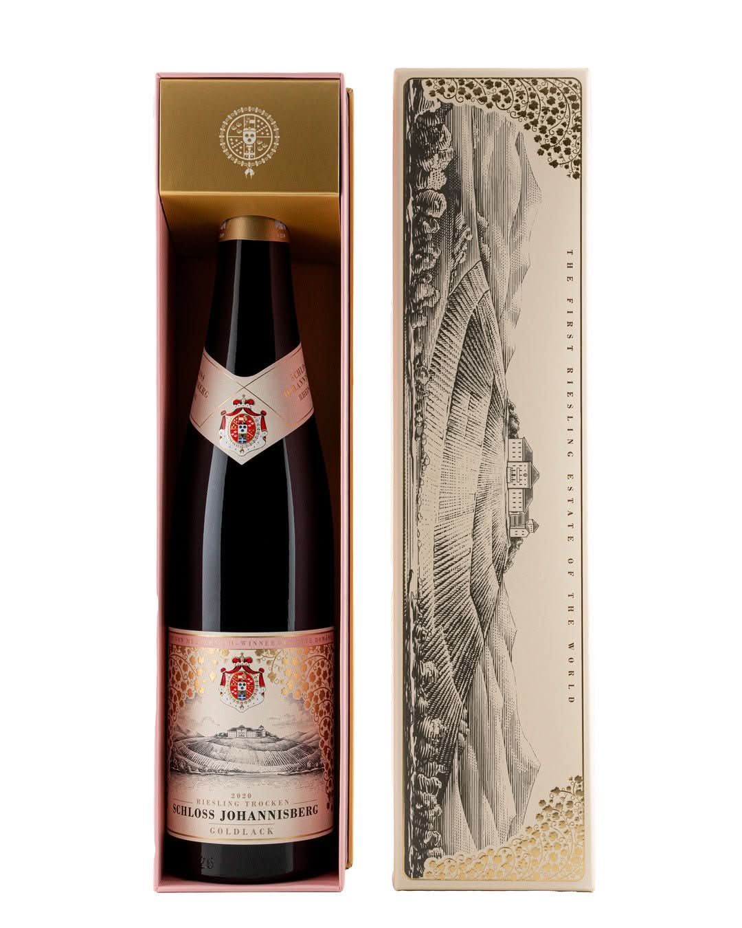 Weinflasche Schloss Johannisberg Riesling Goldlack 2020 in geöffneter pinker Geschenkbox, ornamentales Etikett mit Wappenschild; Außencover mit Kupferstich und Aufschrift The First Riesling Estate of the World