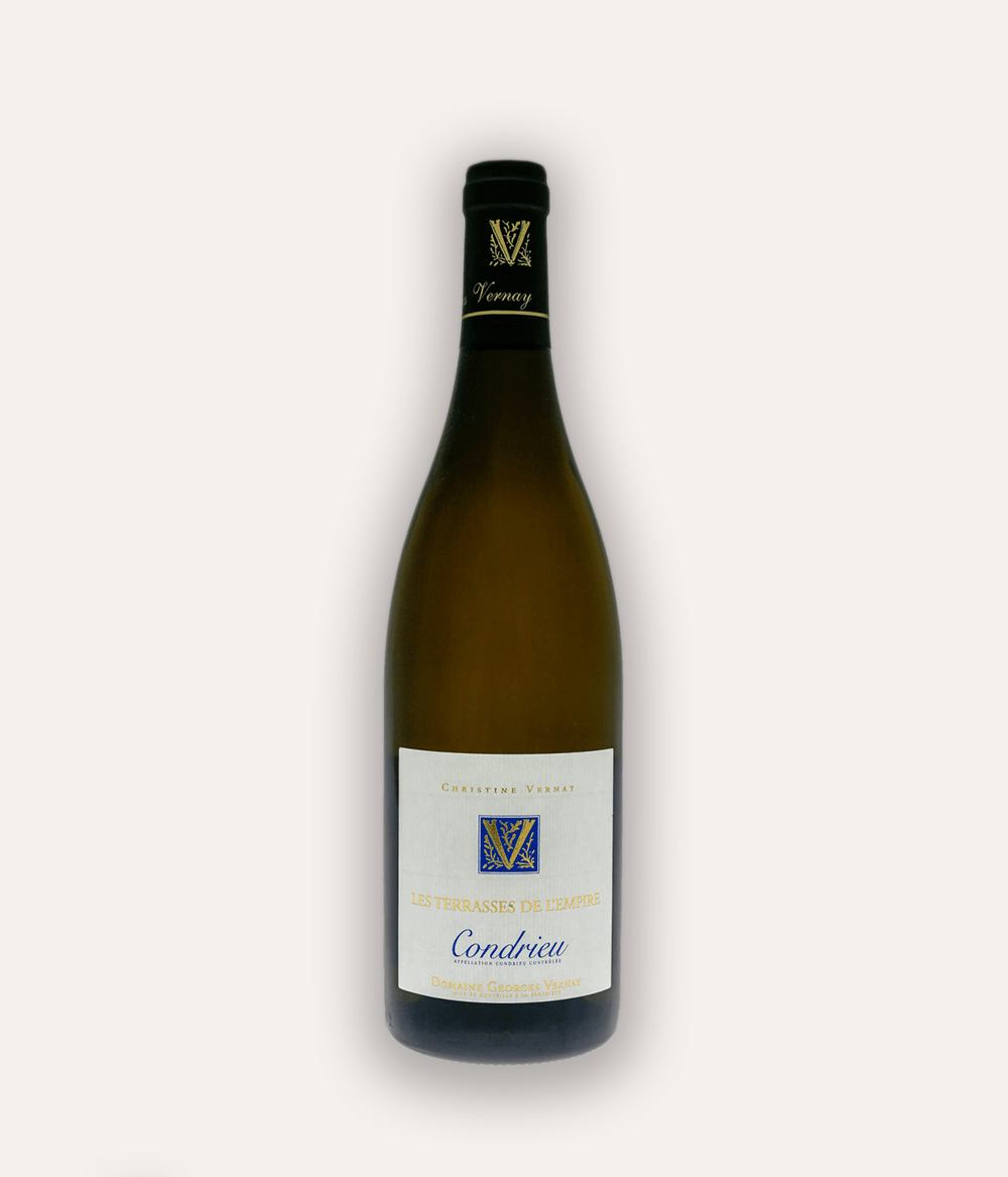 Weinflasche Domaine Georges Vernay – Condrieu "Les Terrasses de l’Empire" 2022 – olivgrüne Rhône-Flasche mit schwarzer Kapsel und goldenem V-Emblem, weißes Etikett mit blau-goldenem V-Logo