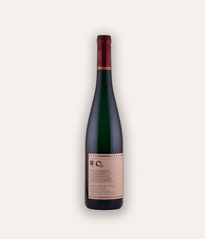 Weinflasche Van Volxem – Riesling Volz GG 2022 – Saar-Flasche mit dunkelroter Kapsel, rosafarbenes Etikett mit VV-Logo, Van Volxem