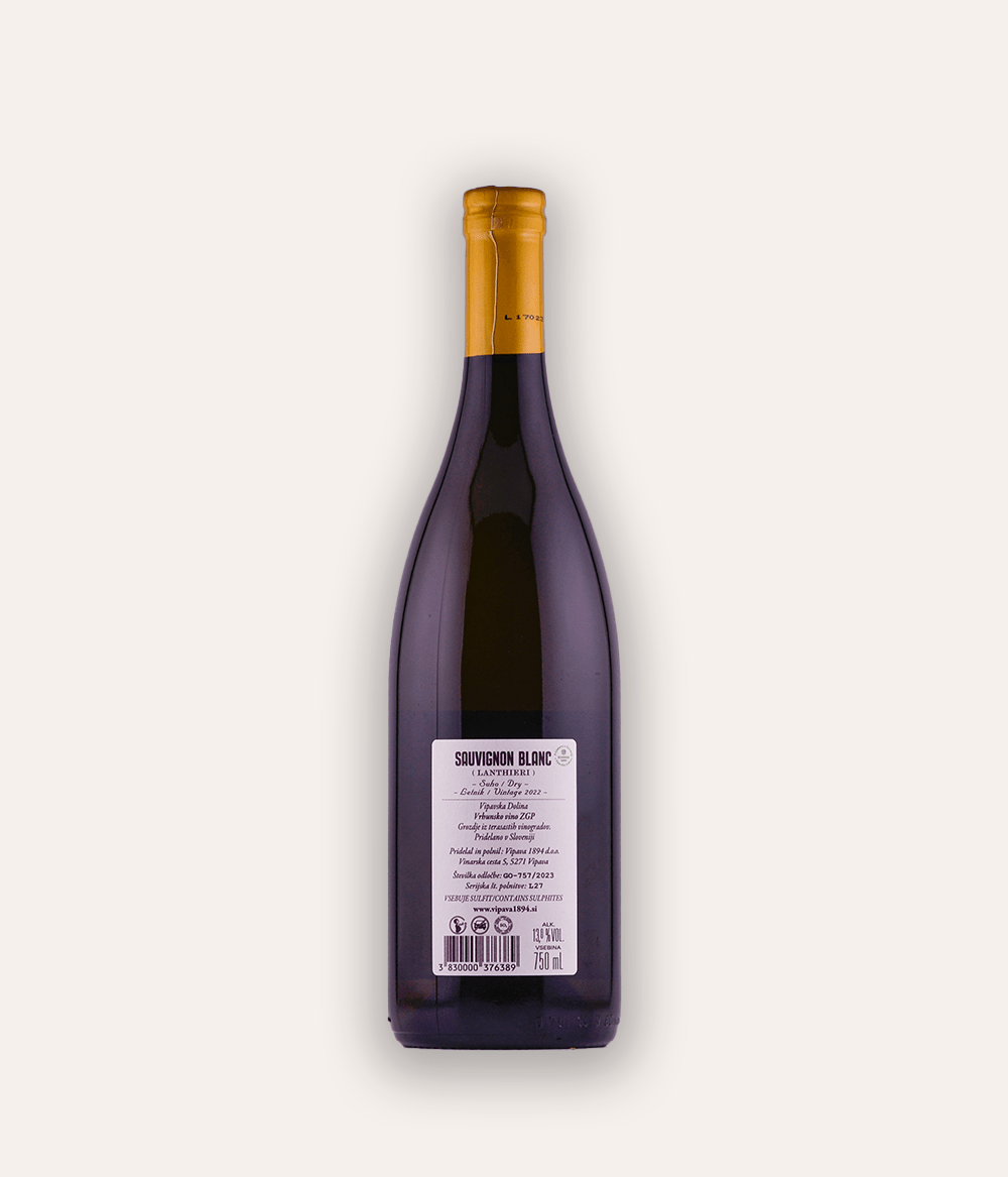 Weinflasche Vipava 1896 – Sauvignon Blanc Lanthieri 2022 – klare Flasche mit orangefarbener Schraubkapsel, hellfarbenes Etikett mit großer VIPAVA 1894 Aufschrift und Weinsorte Slovenija